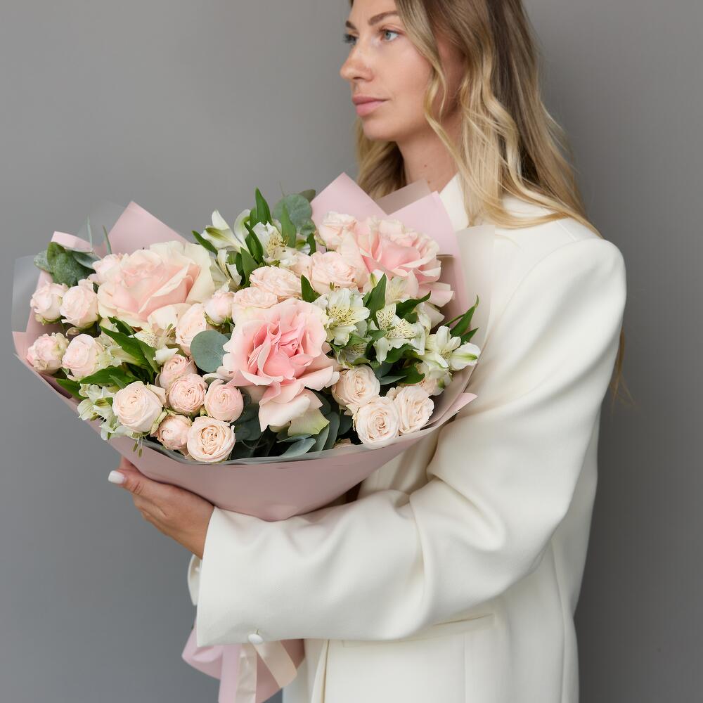 Пудровая вуаль с французскими розами