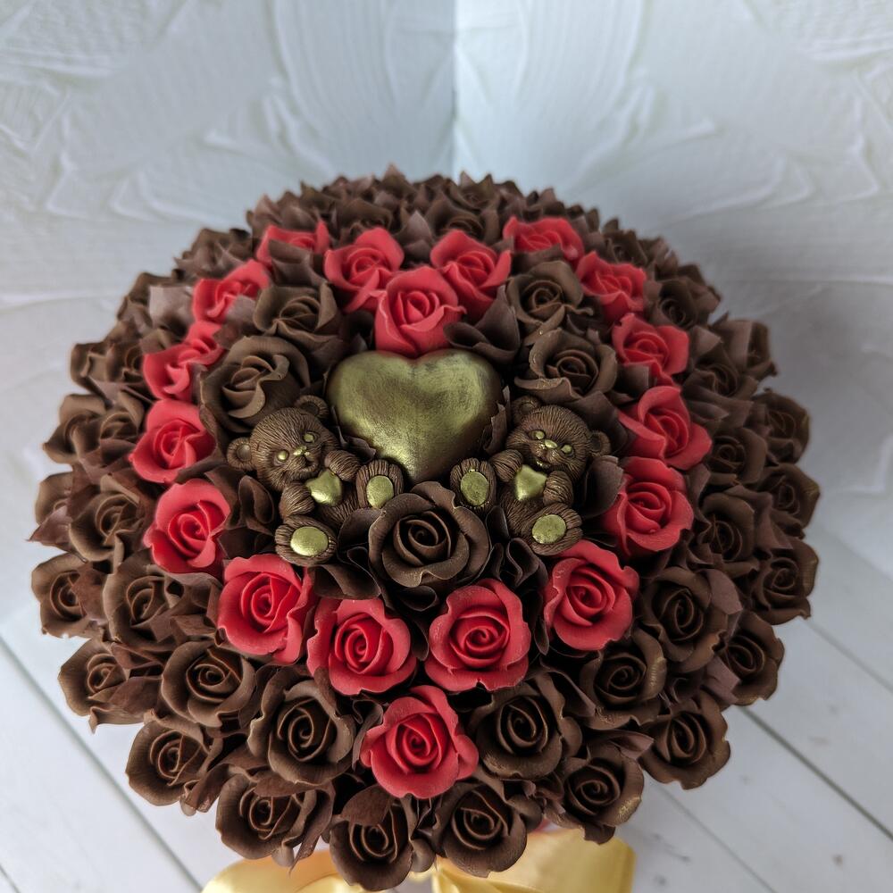 Букет из шоколадных роз ручной работы 'Мишки в сердце'